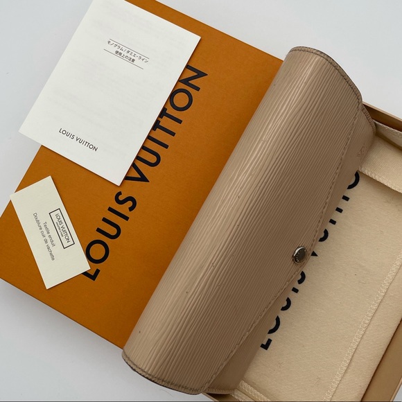 Louis Vuitton - Picture 11 of 13